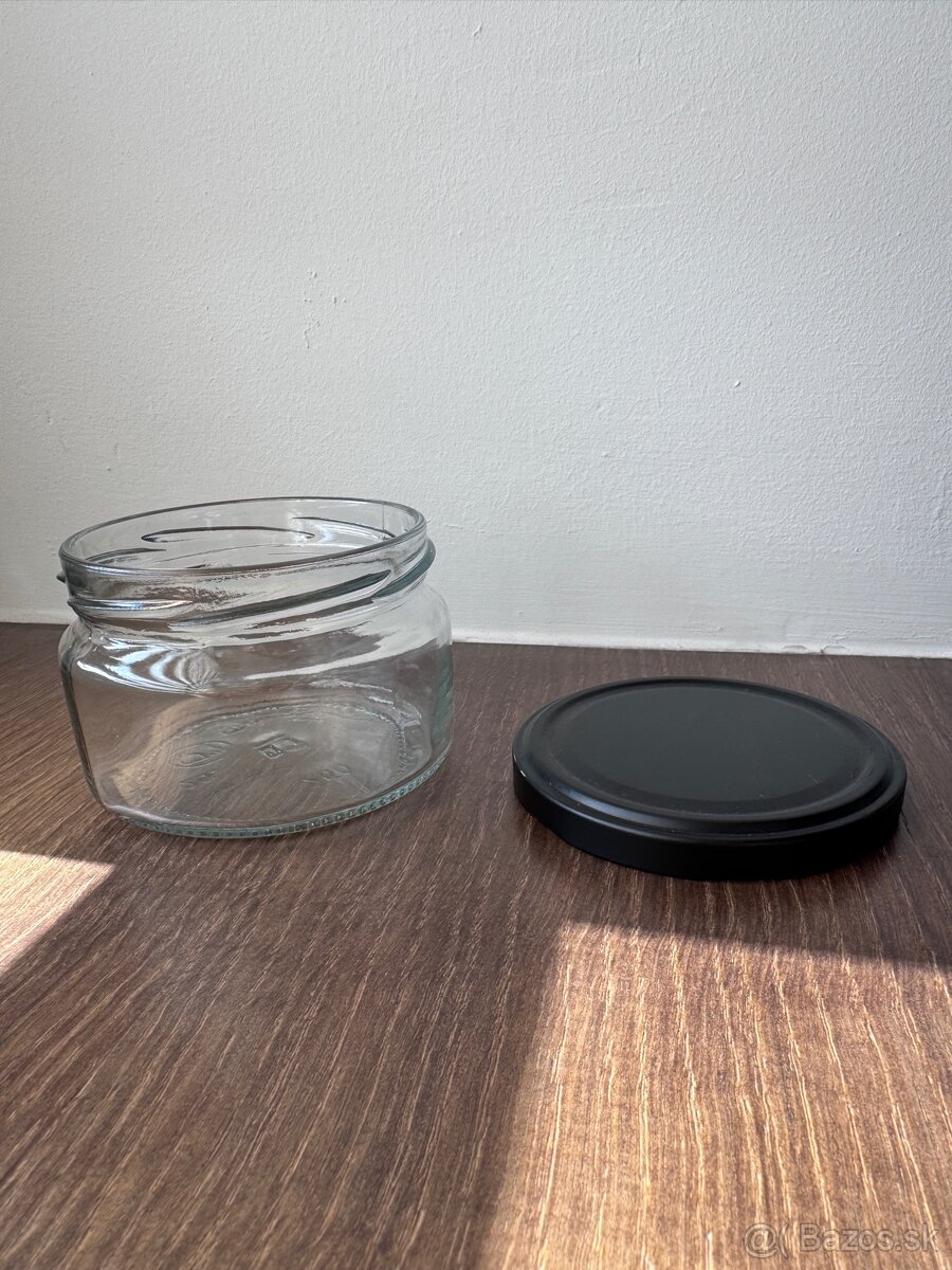 NA PREDAJ sklenené poháriky s čiernym viečkom - 3