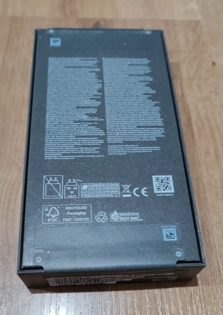 Predám úplne nový zablombovany Samsung S25 5G12 GB RAM 512GB - 3