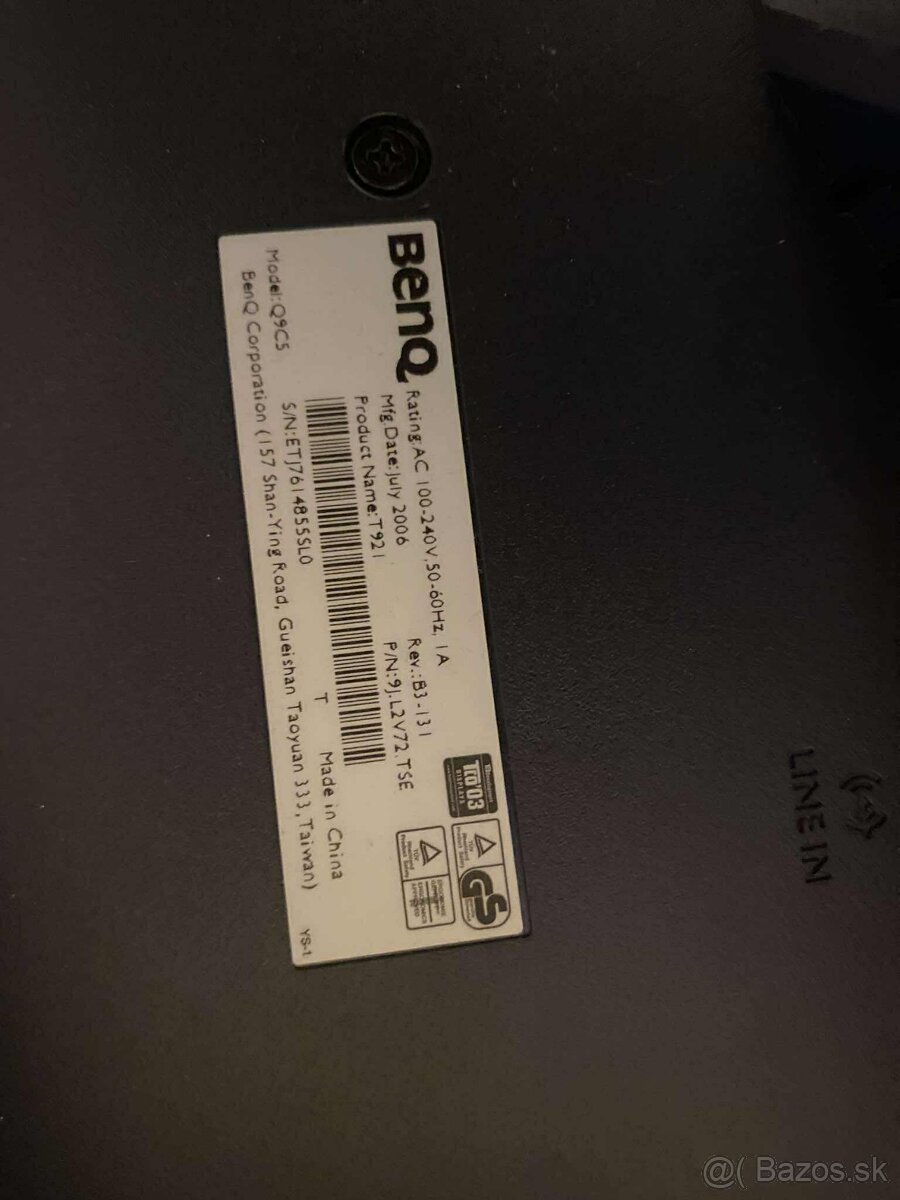 Predám tieto 2 monitory vga dvi d - 3