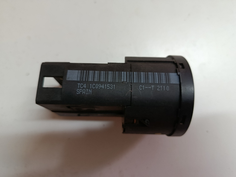 vypinac svetiel passat b5 1c0941531 20€ - 3