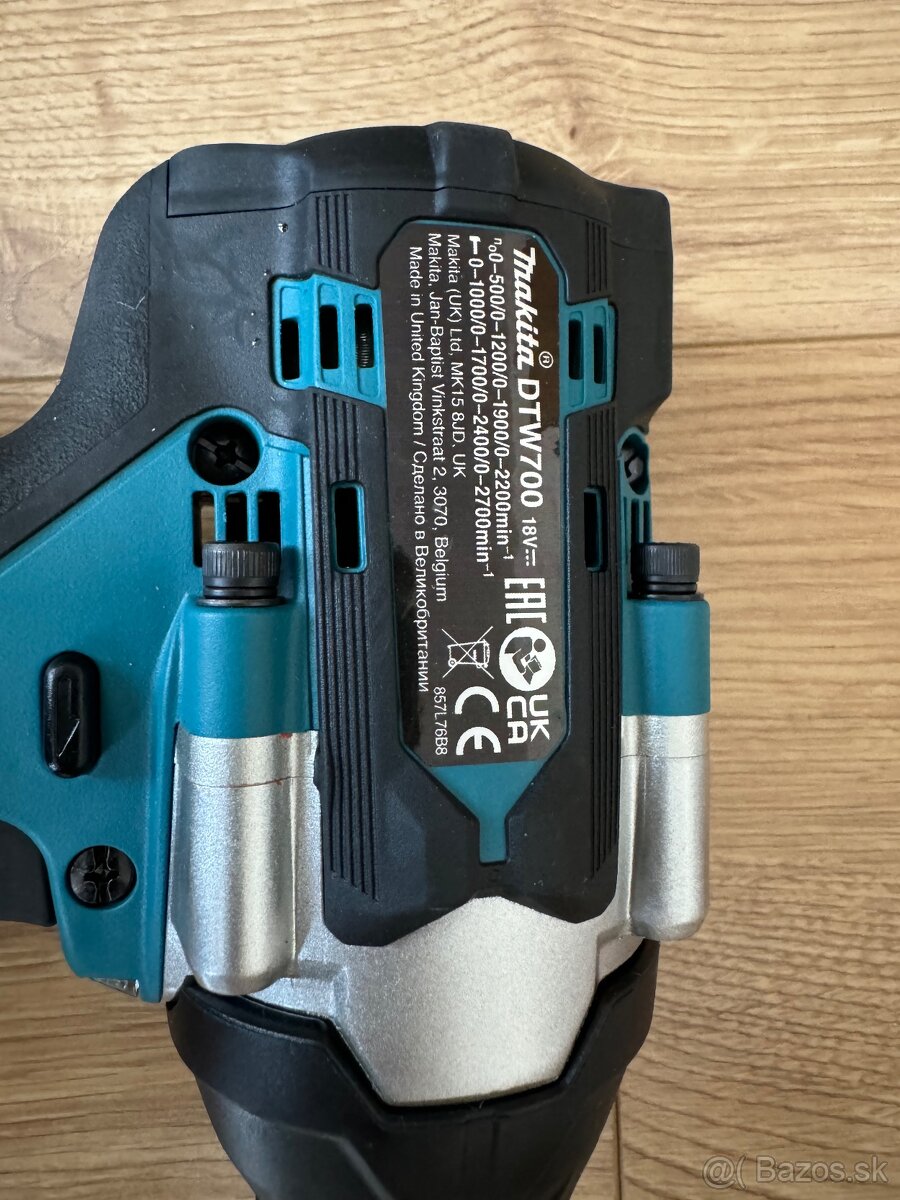 AKUMULÁTOROVÝ RÁZOVÝ UŤAHOVÁK Makita DTW700 - 3