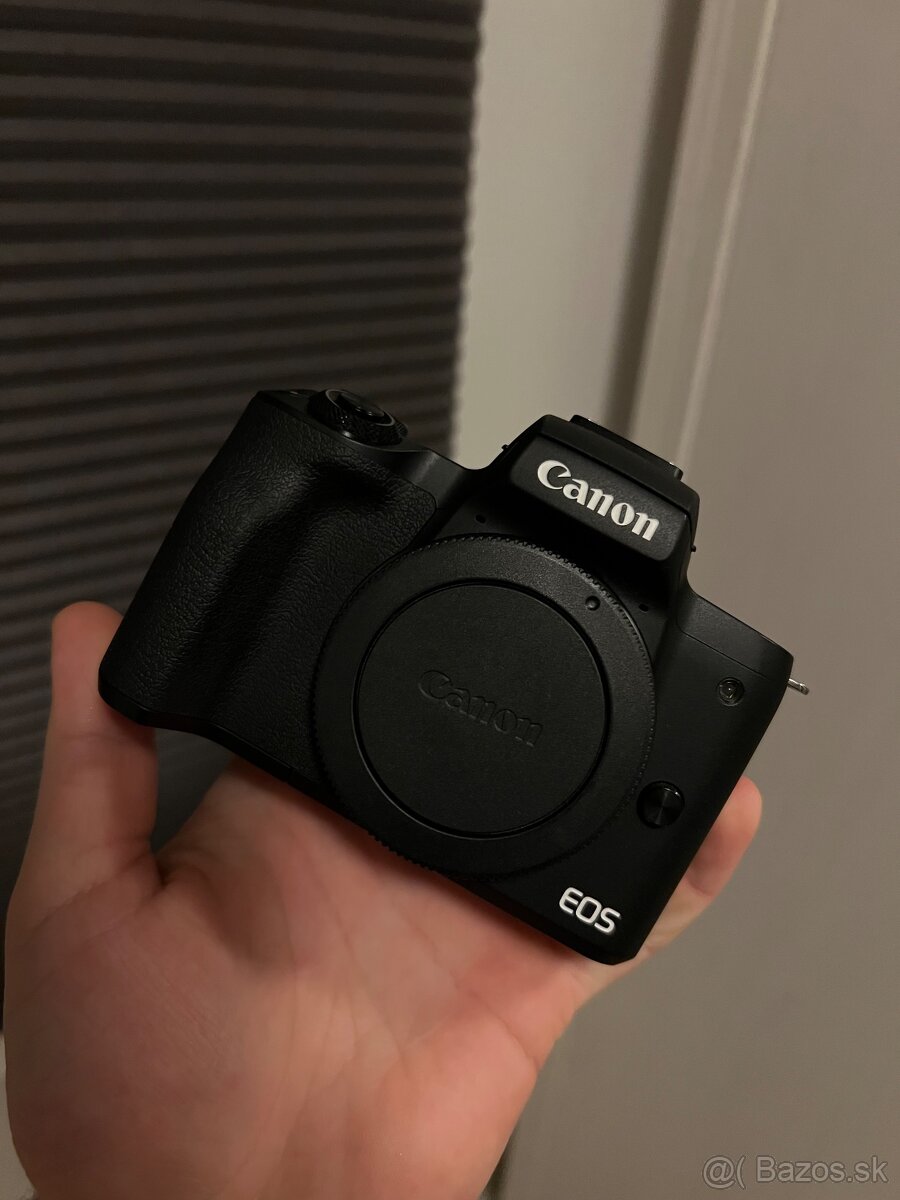 Canon EOS M50 Mark II Essential Travel Kit + 55-200mm - 3