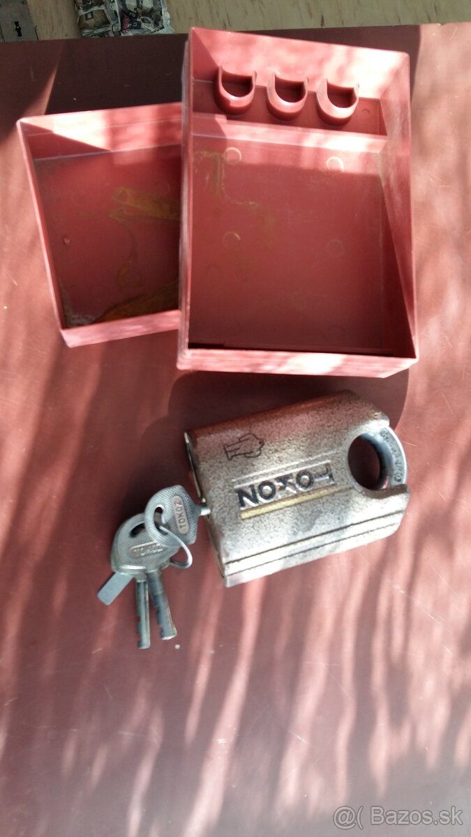 Visiaci zámok golem 70 - 3