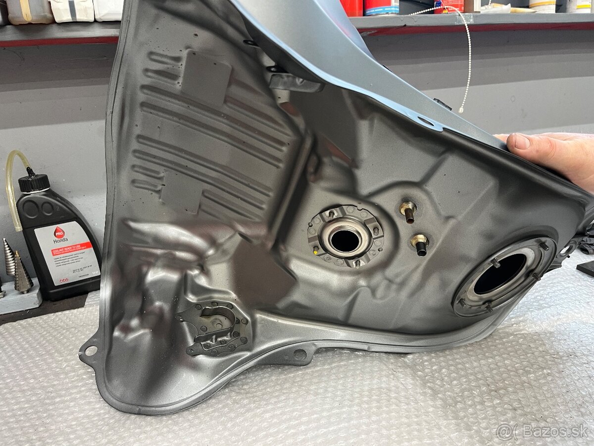 Honda NT1100 nádrž - 3
