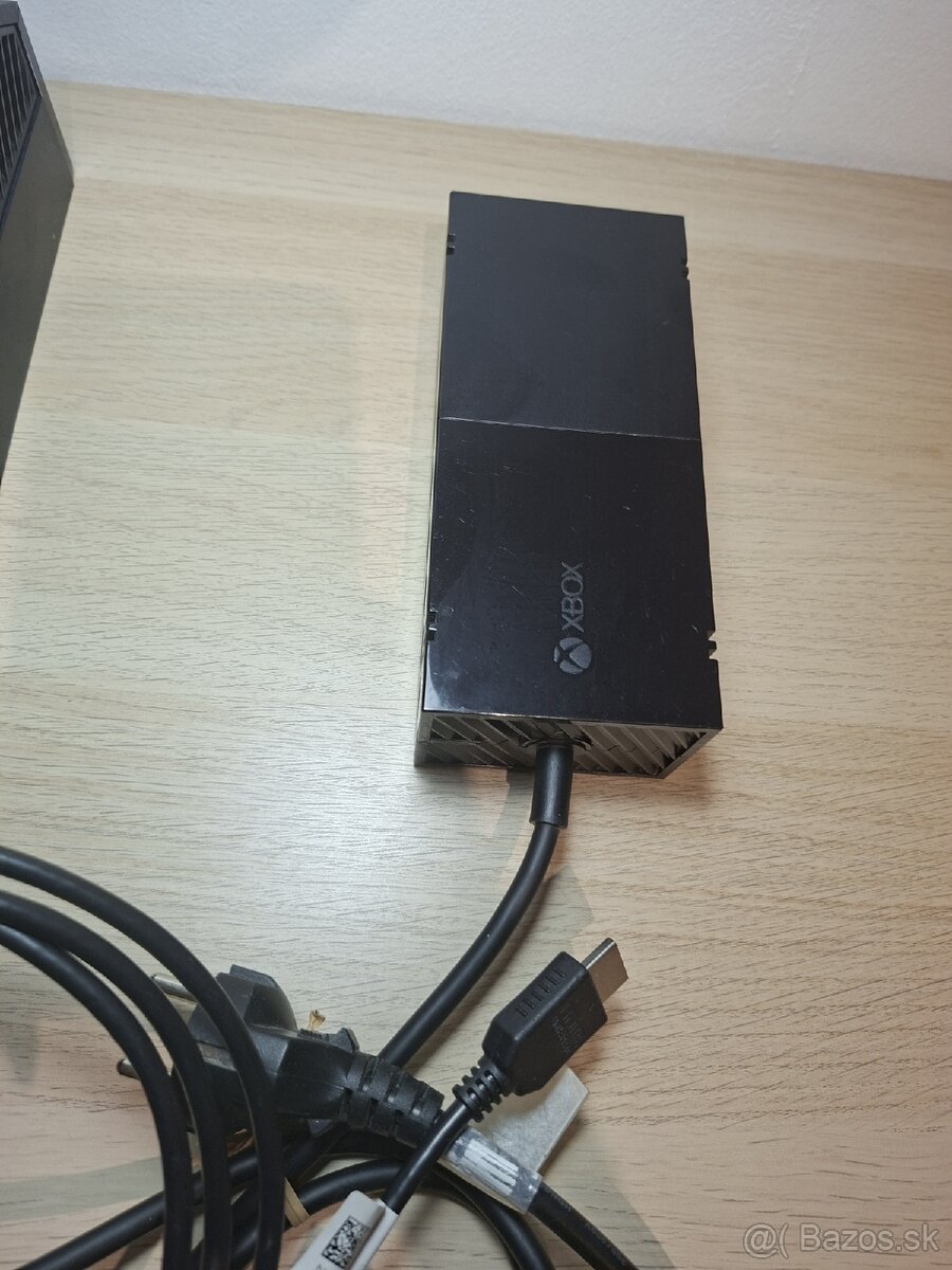 Xbox One + 2 ovládače + príslušenstvo 1540 - 3