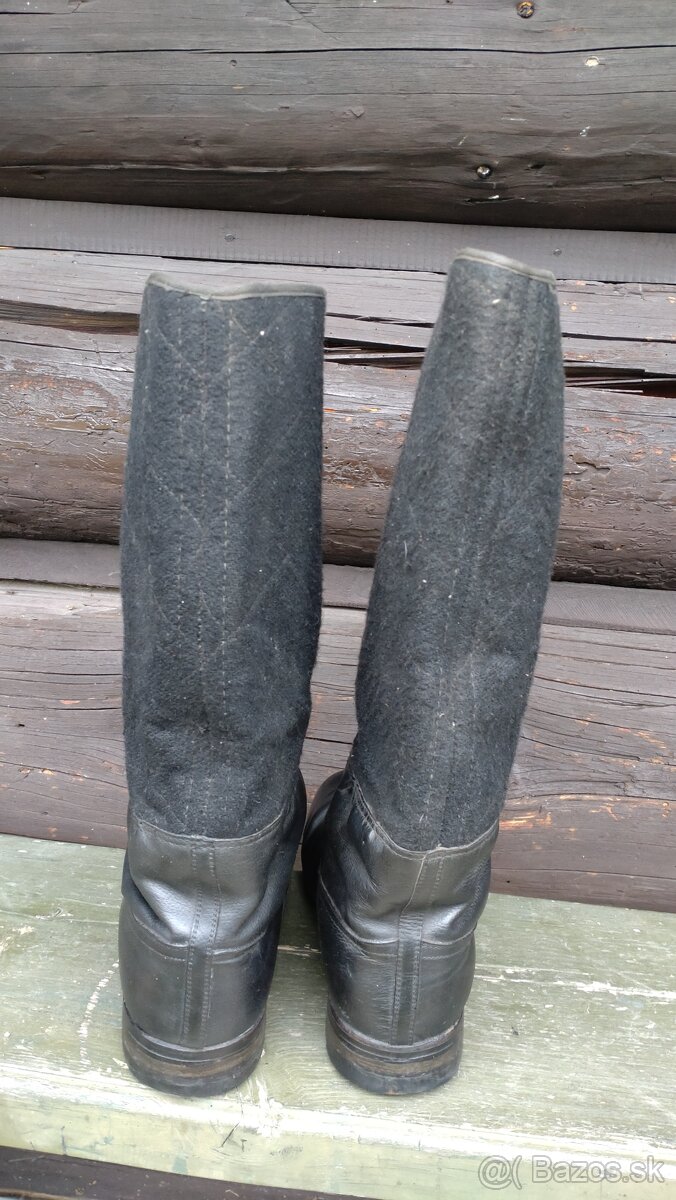 Vojenské čižmy, maska, uniforma ZNB - 3