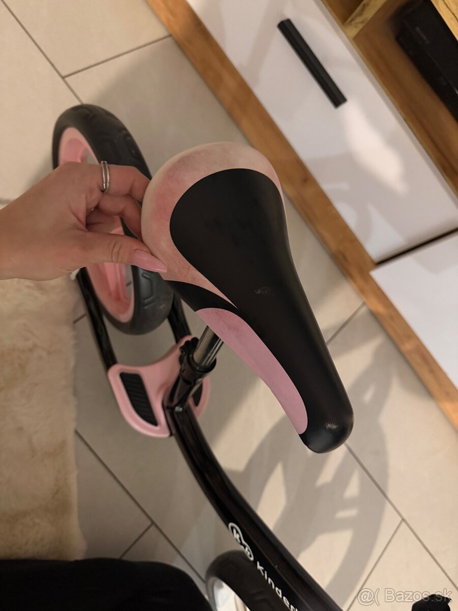 Odrážadlo SPACE čierna/ružová KINDERKRAFT - 3