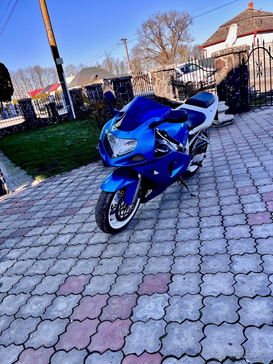 Suzuki Gsx-R600 K2 - 3