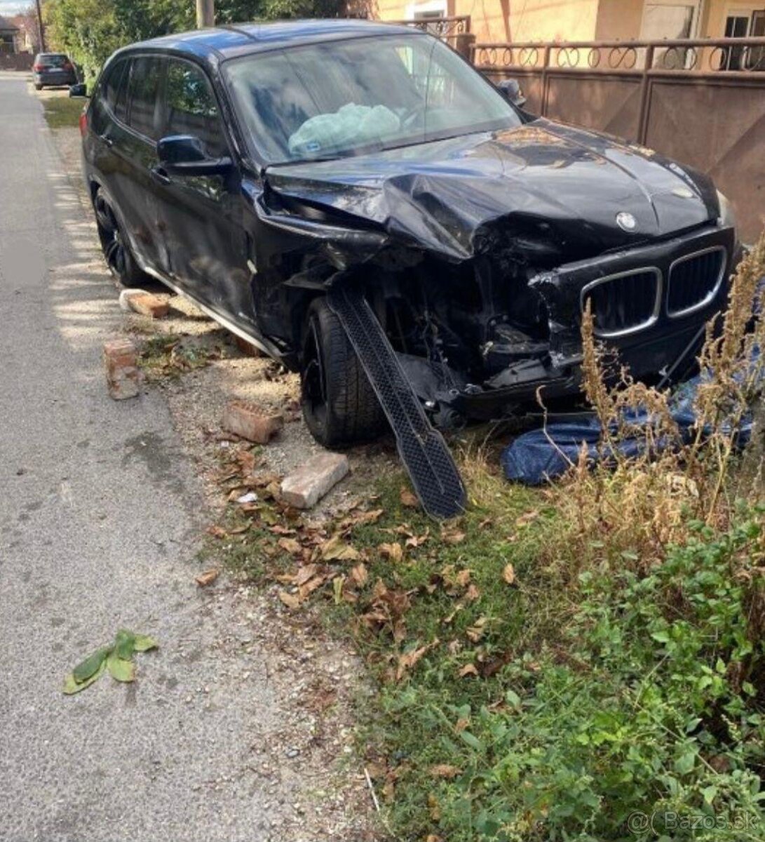 BMW X1 E84 - havarované - 3