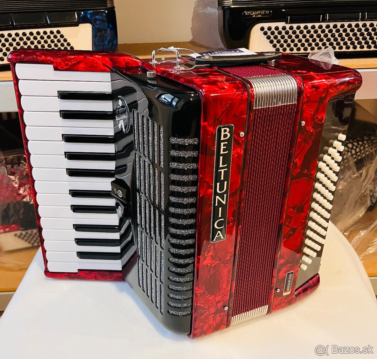 Predám nový akordeón BELTUNICA Vivaldi- De Luxe 60 basový- n - 3