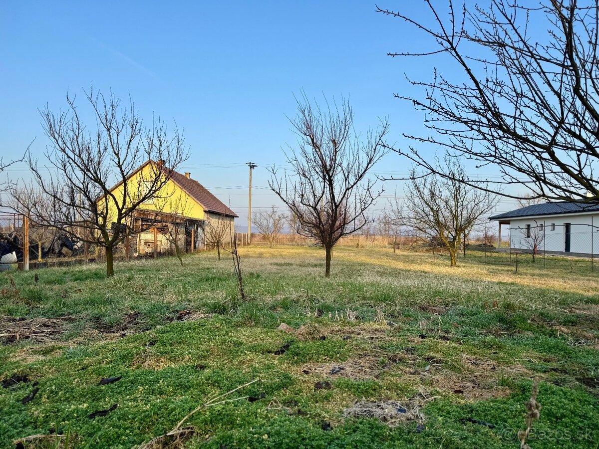 MAĎARSKO - GONC STAVEBNÝ POZEMOK 852 M2, IS NA HRANICI POZEM - 3