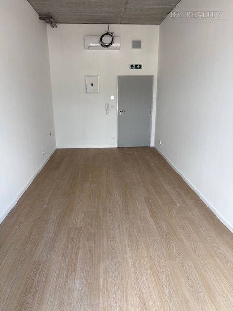 Na prenájom 2x priestor s parkovaním v polyfunkčnom objekte - 3