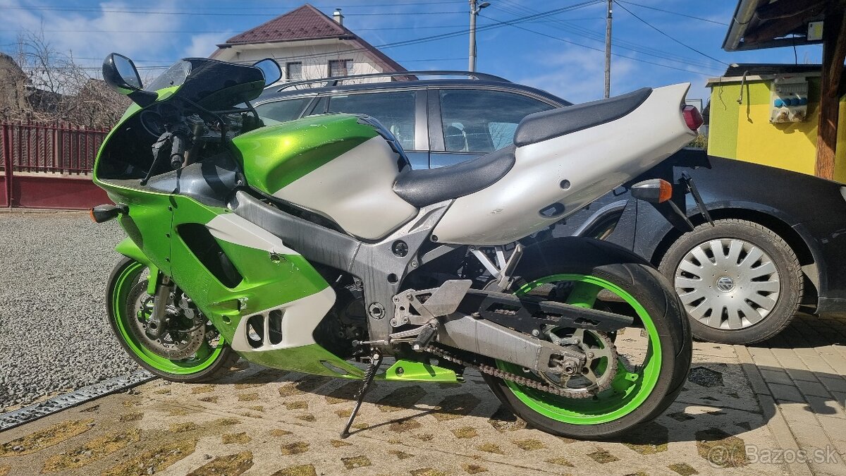 Kawasaki ZX 9R - 3