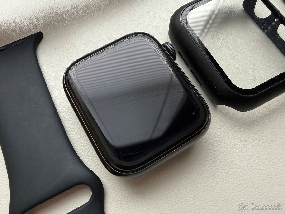 Apple Watch SE 2020 44mm Space Grey Aluminum Case - 3