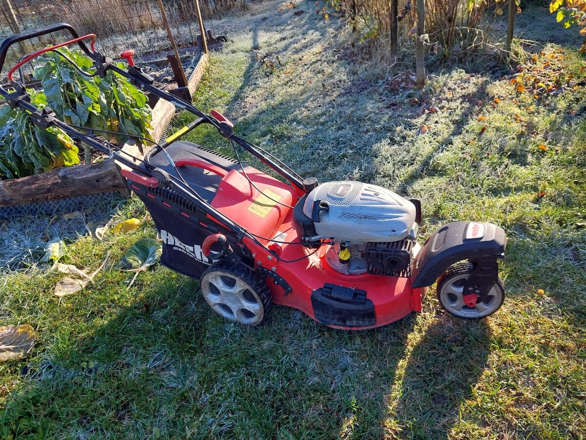 Benzínová Kosačka s pohonom zn. HECHT - 3