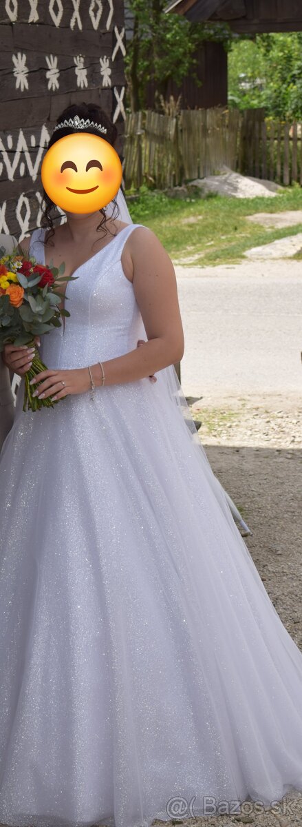 Trblietavé svadobné šaty - 3