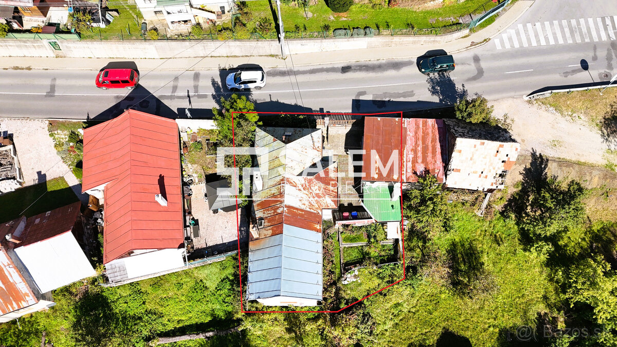 Dvojpodlažný rodinný dom s garážou a výhľadom na Podlavice - 3