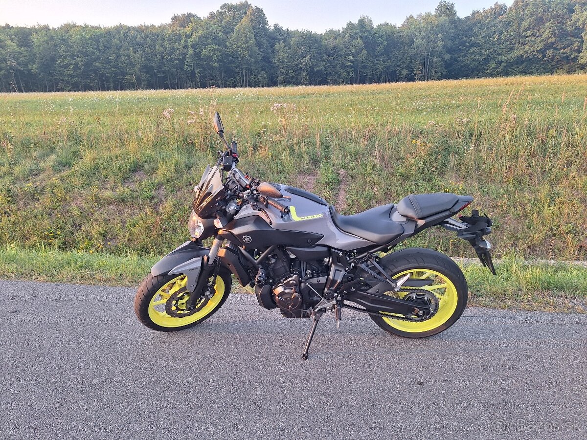 Yamaha mt 07 - 3