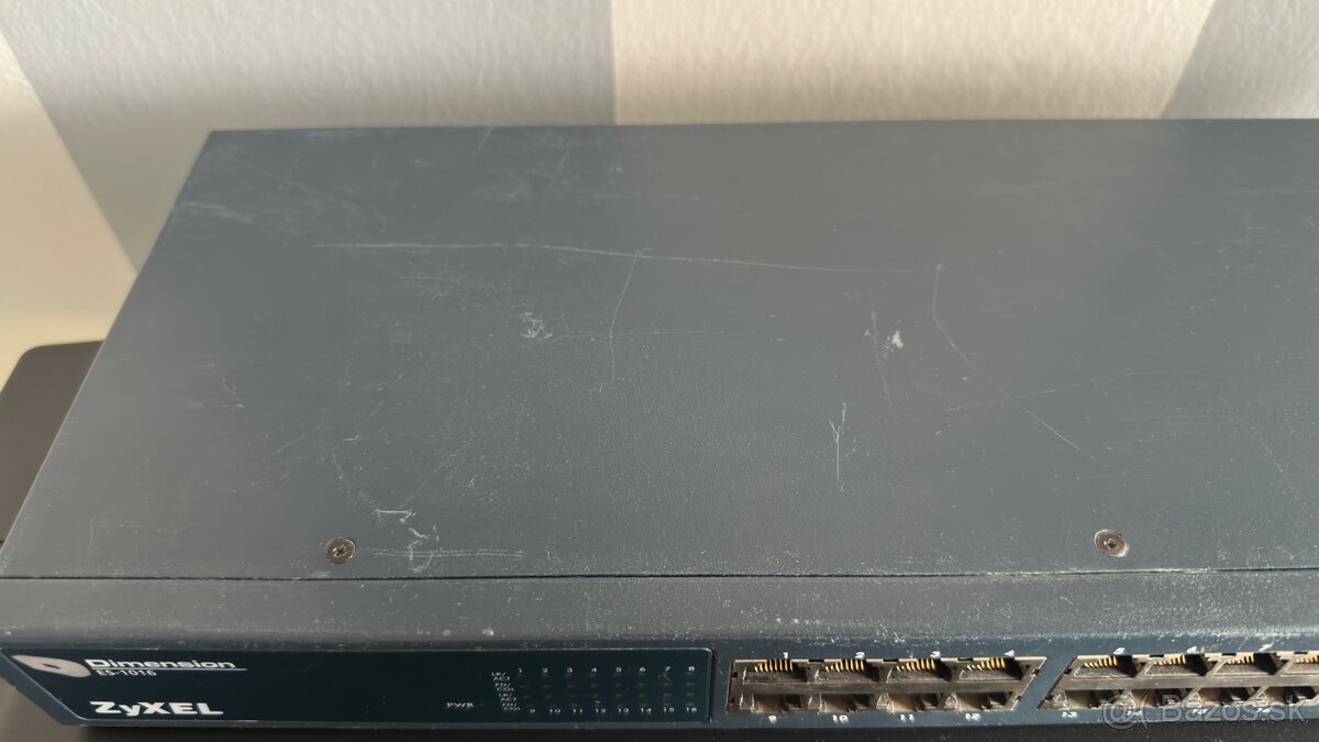 ZyXEL ES-1016 16-portový switch 10/100 LAN - 3