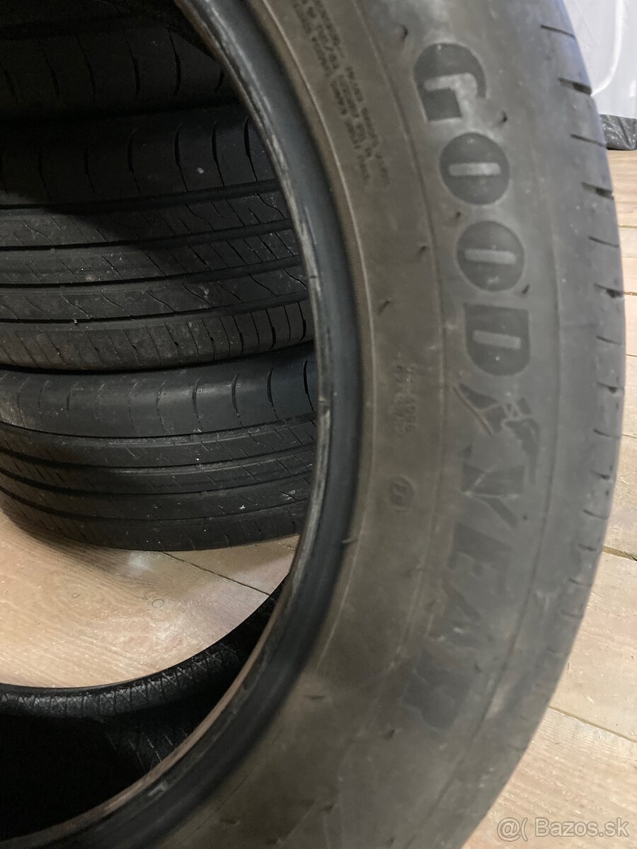 Predam letne pneu 215/55/R18/99V - 3