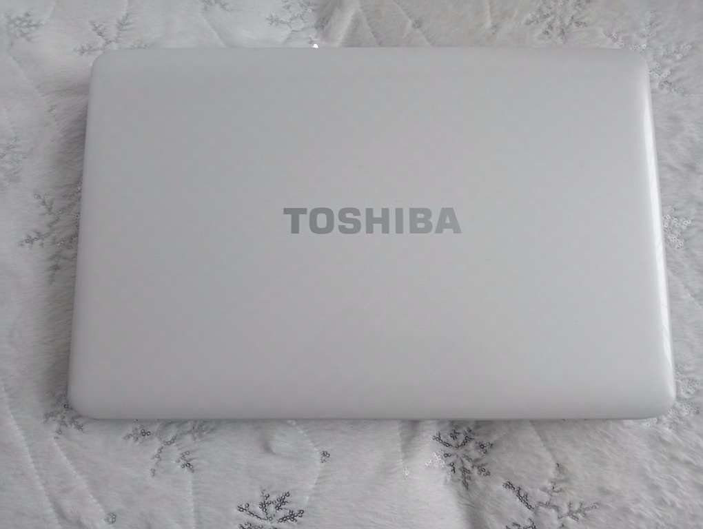 predám na diely notebook Toshiba satellite L750 - 3