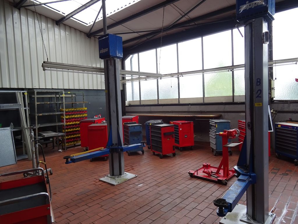 DVOJSTLPOVY ZDVIHAK ZN.ZIPPO - 2,5 T - NEMECKY. - 3