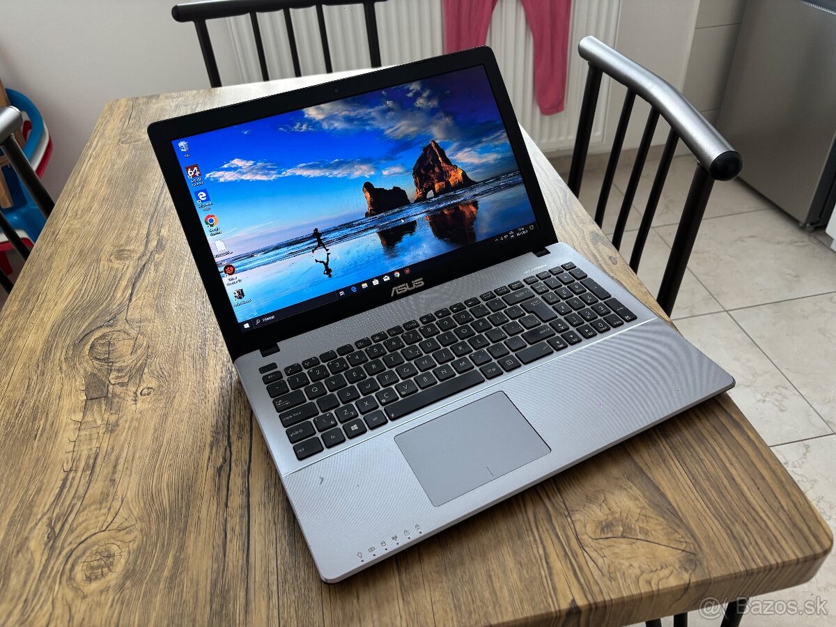 Asus/Notebook/i7/8GB RAM/1TB SSHD/2x Grafická karta 2GB - 3