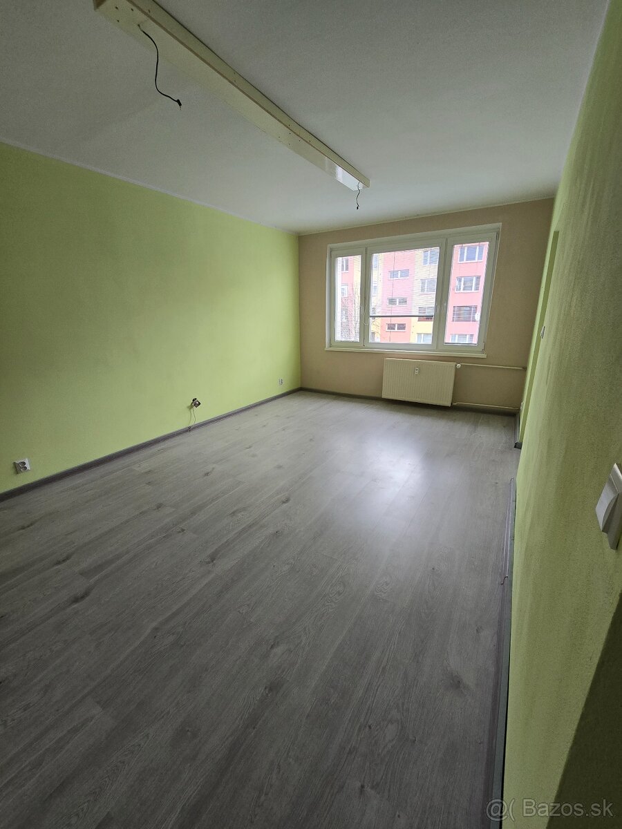 Predám 2 izbovÿ byt - 3