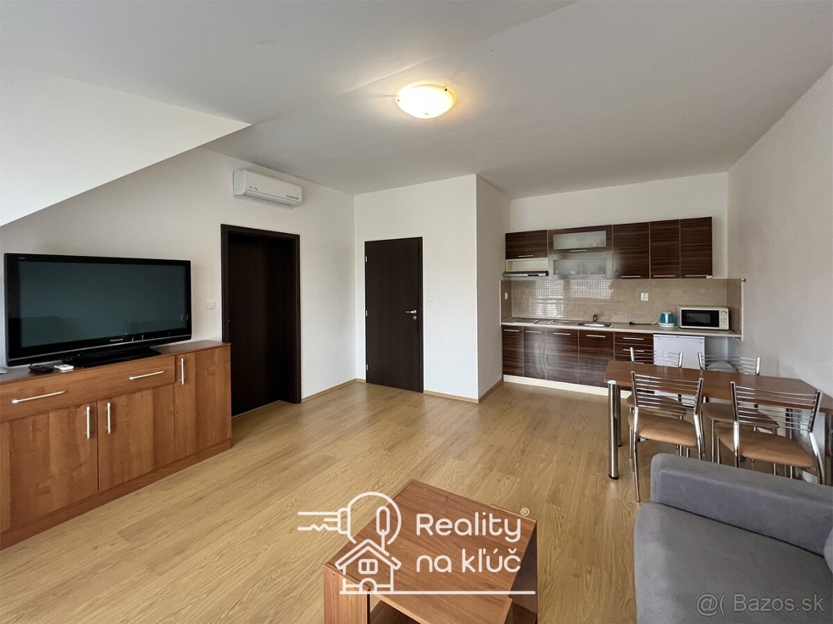 Na predaj dva zariadené 2-izbové apartmánové byty s balkónom - 3