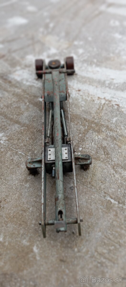 Zdvihák na auto na kolieskach - 3