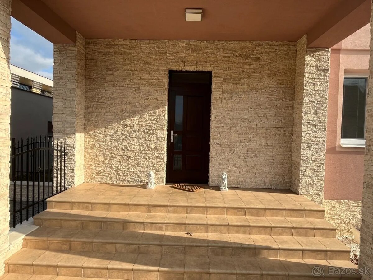 2,5 izbový byt v RD+2X park. miesto,na prenájom, Inovecká - 3