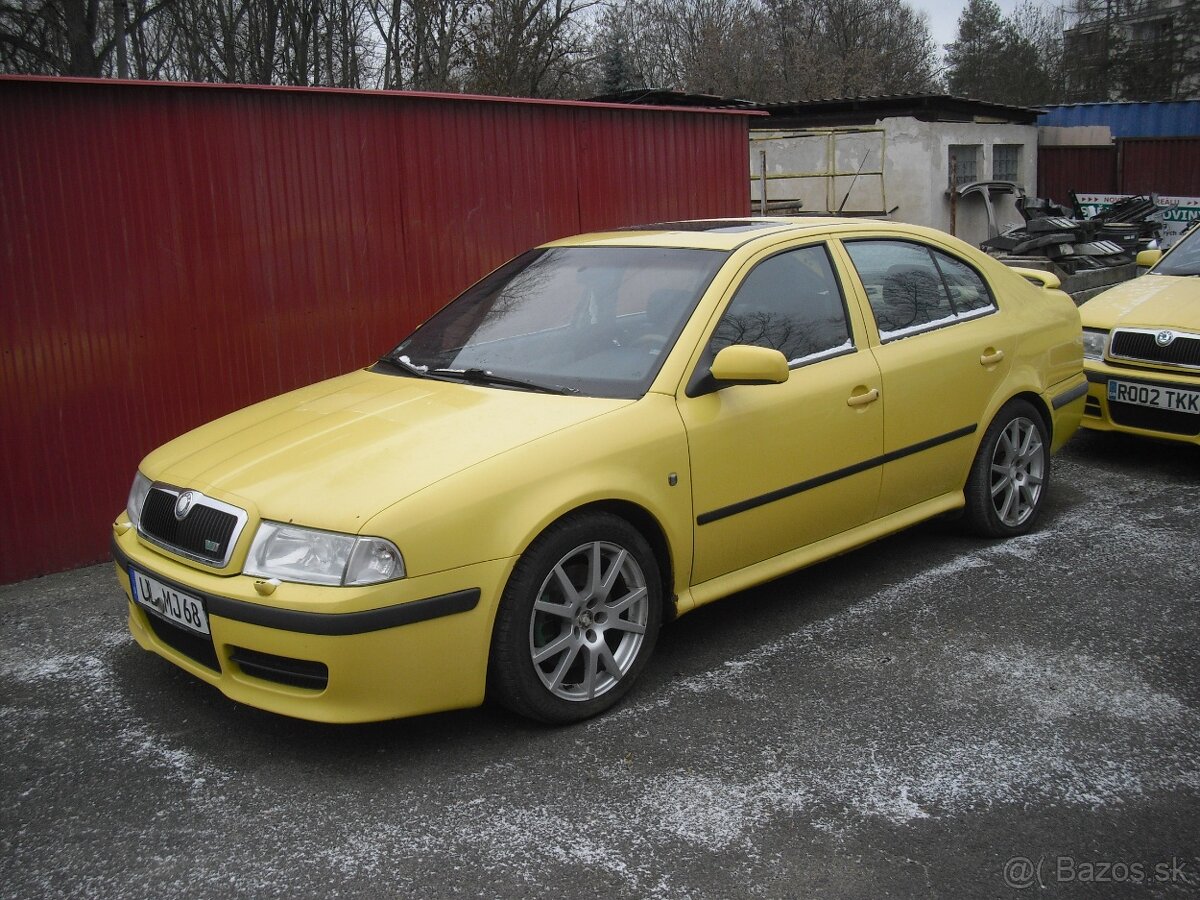 Skoda Octavia RS1 - 3