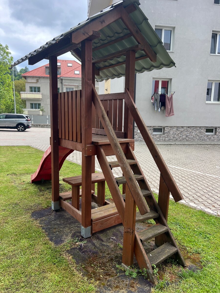 Záhradný domček so šmýkačkou. - 3
