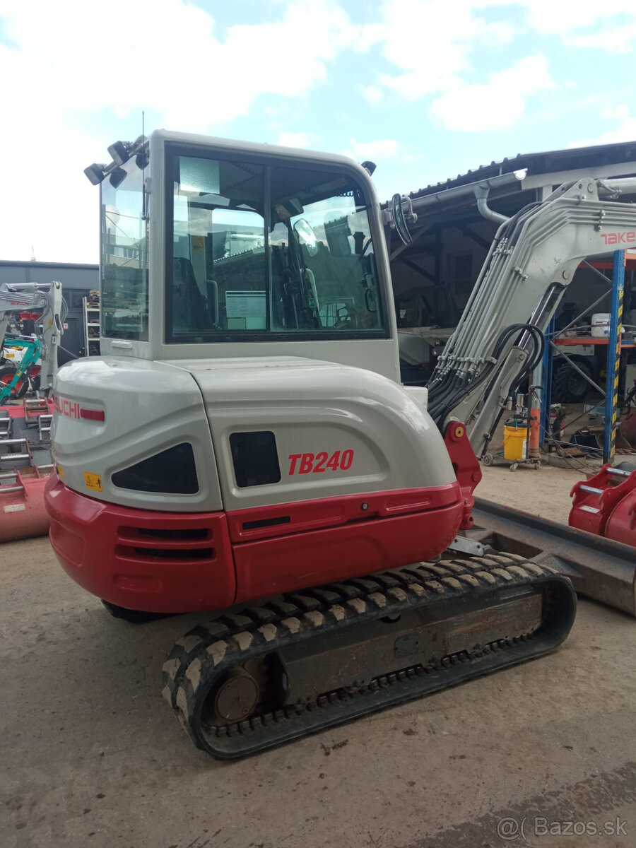 TAKEUCHI TB240 DIESEL - 3