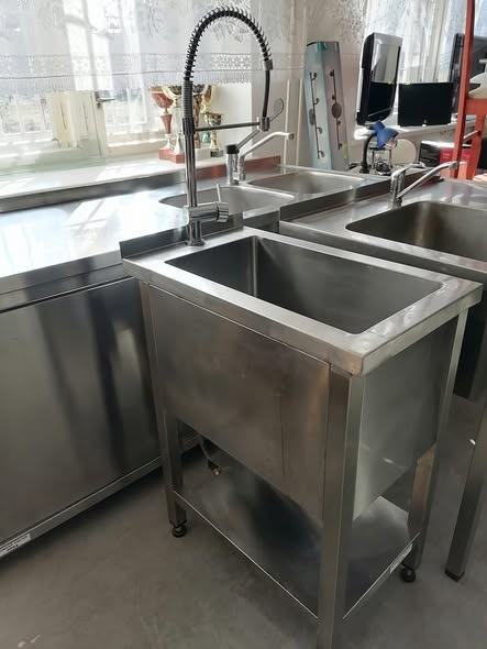 drez s policou a bateriou - 3