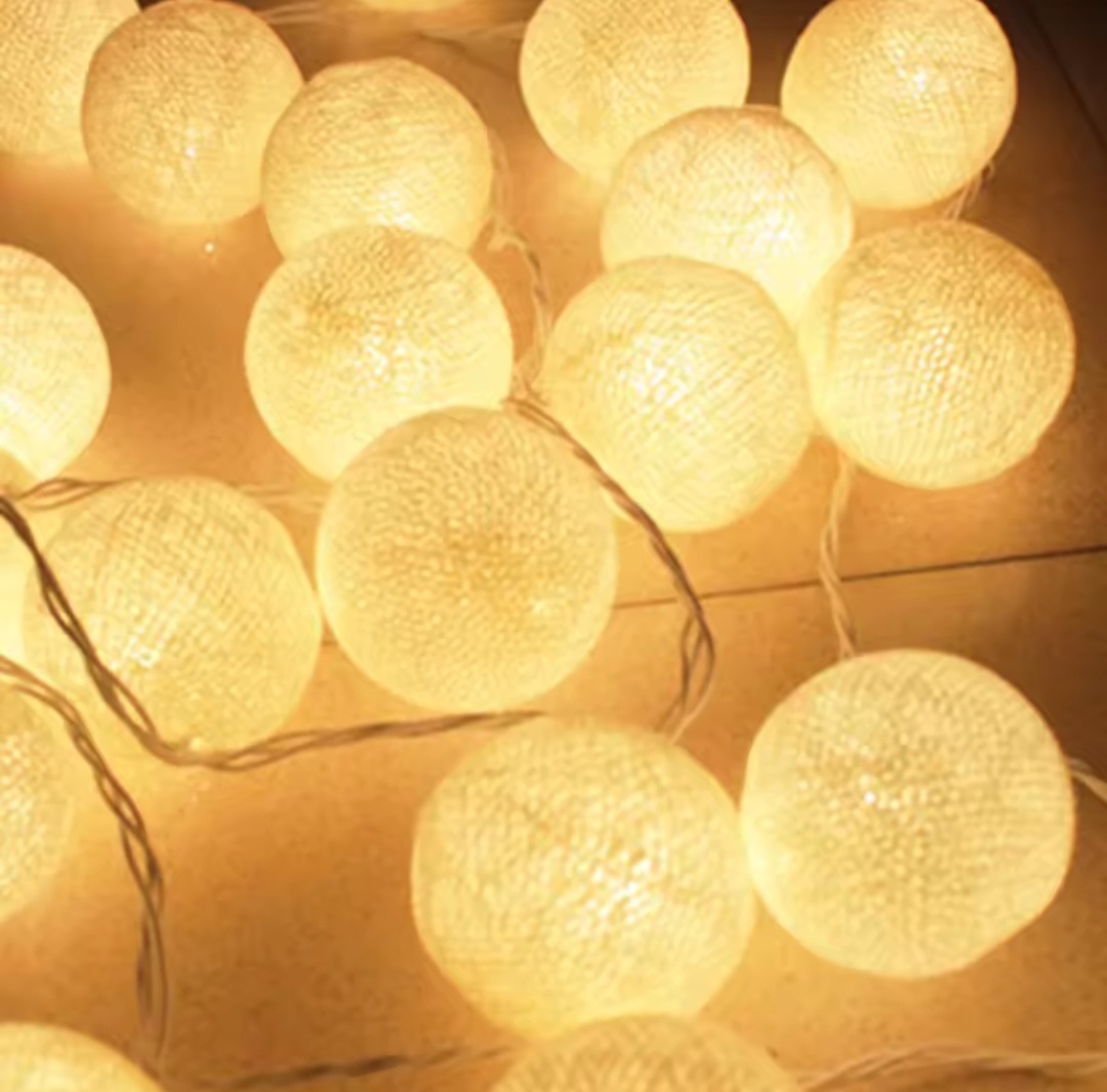 Dekoracna led retaz s textilnych lopticiek - 3