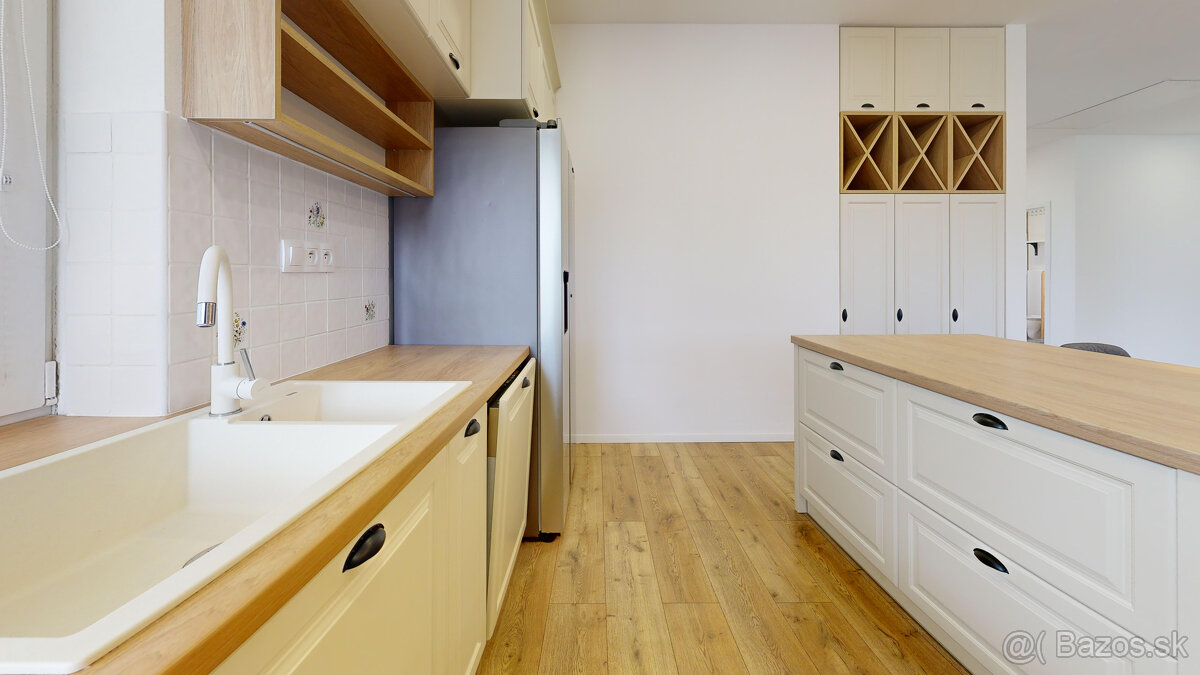 NA PREDAJ Moderný 4-izbový rodinný dom v tichej lokalite. - 3