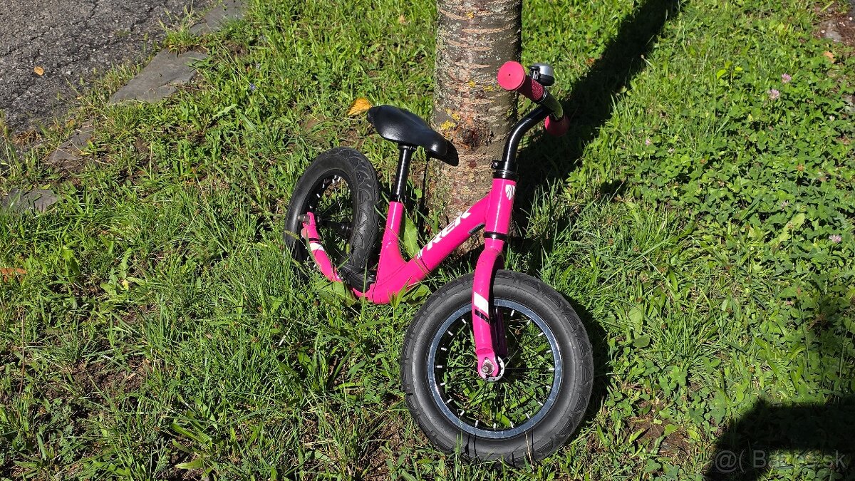 Predám odrážadlo TREK Kickster 12 - 3