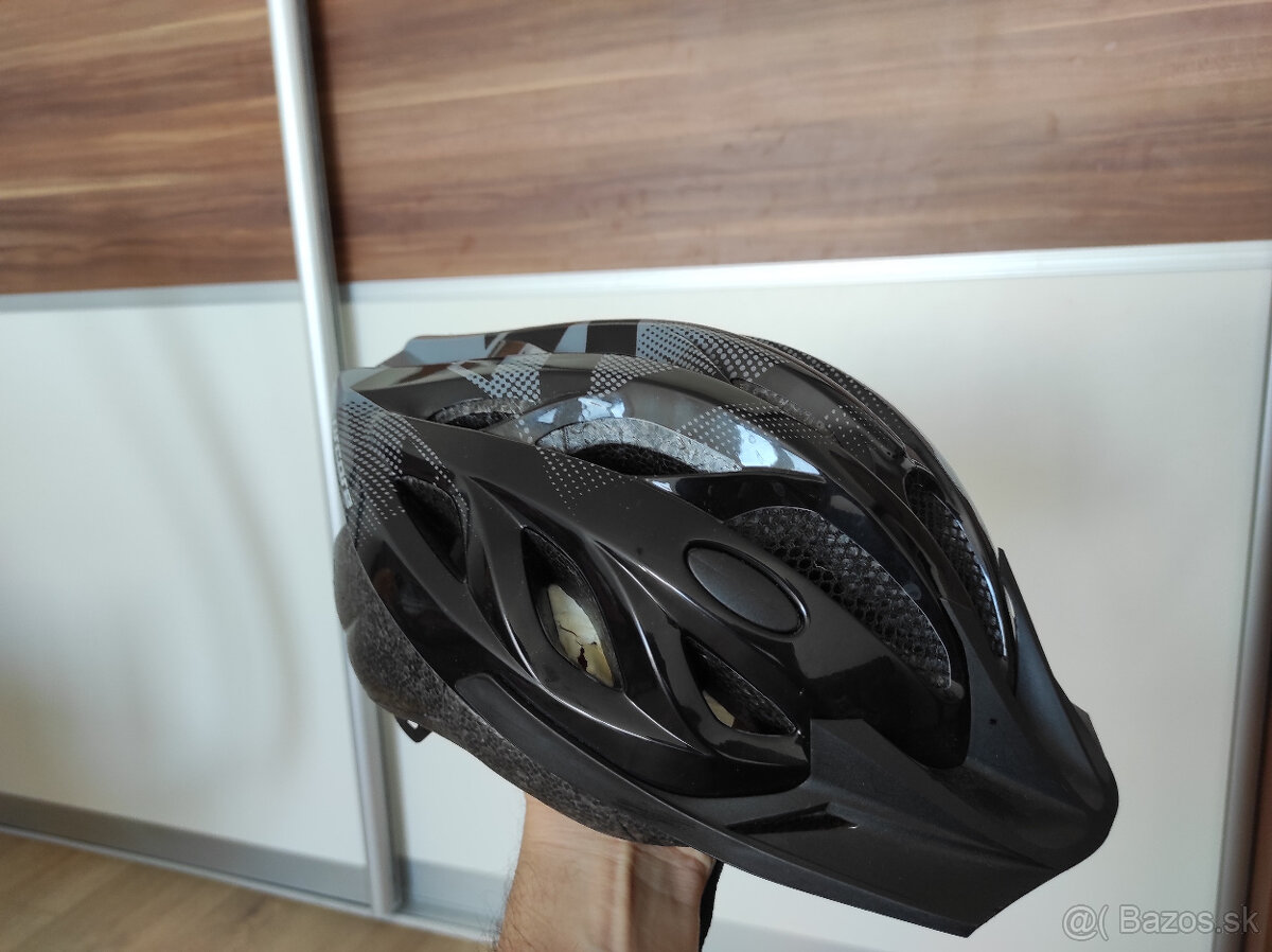Prilba na bicykel - cierna. Ako nova. - 3