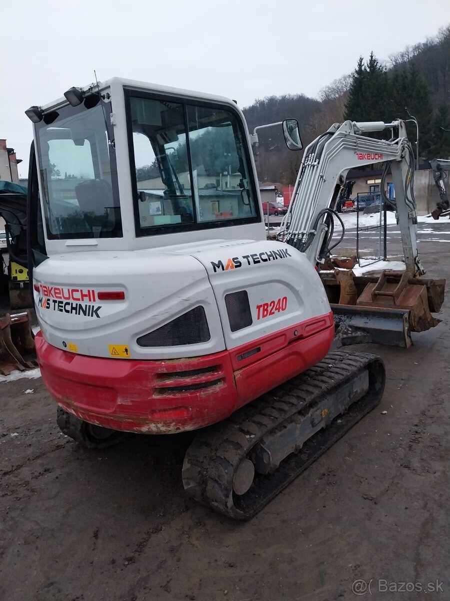 Takeuchi TB240 - 3