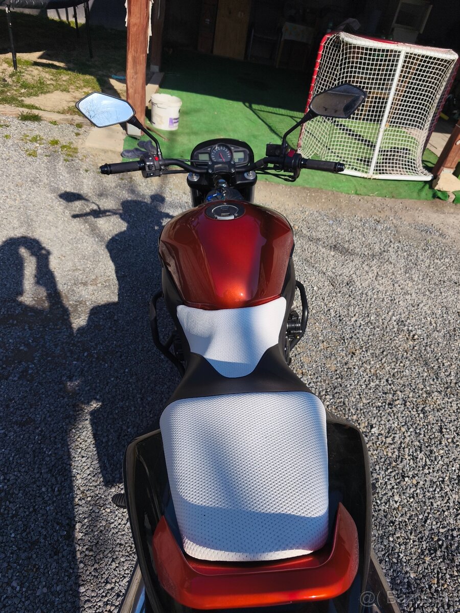 Suzuki gsr 600 - 3