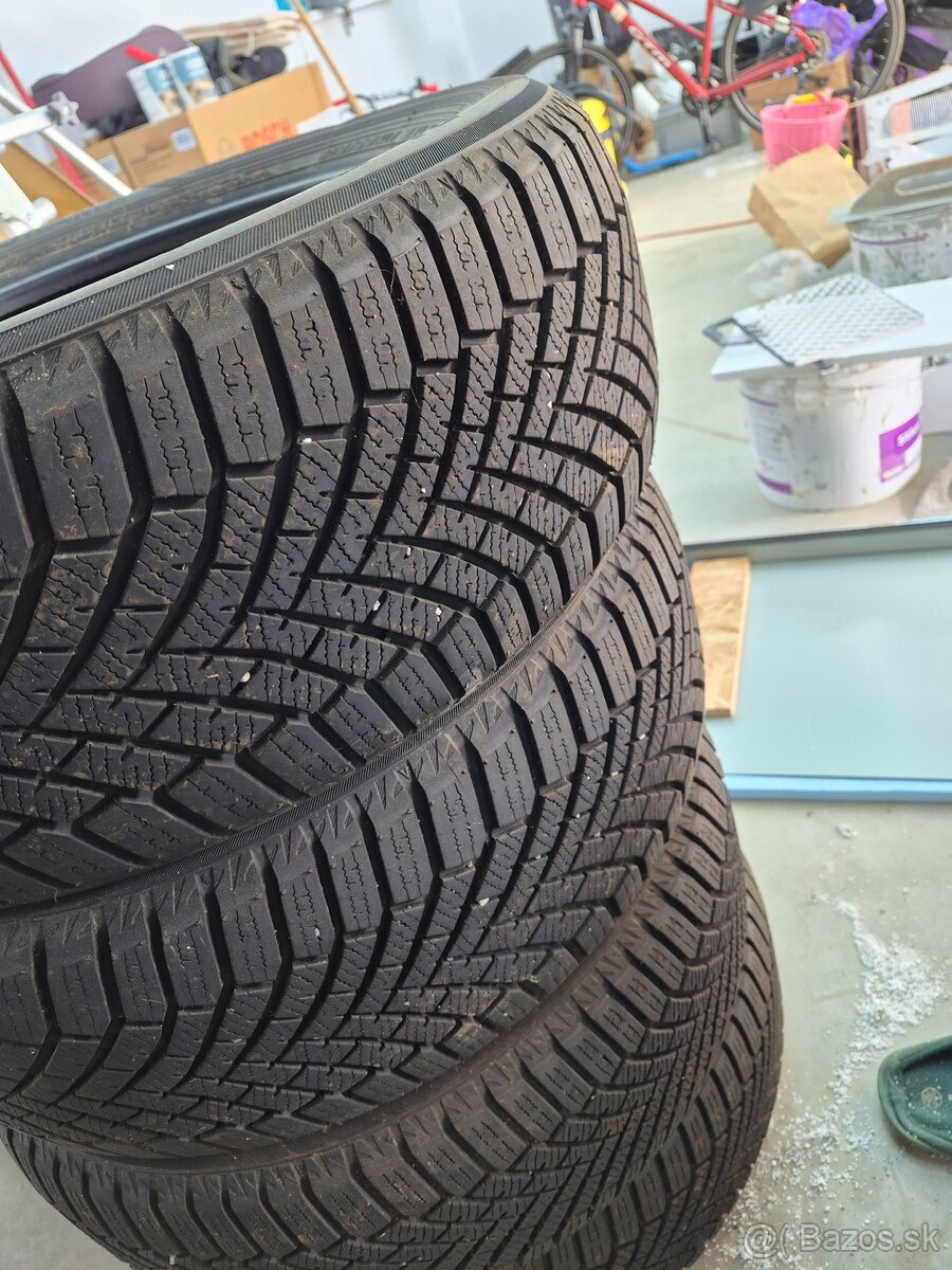 215/55 r17 Yokohama Bluearth - 3