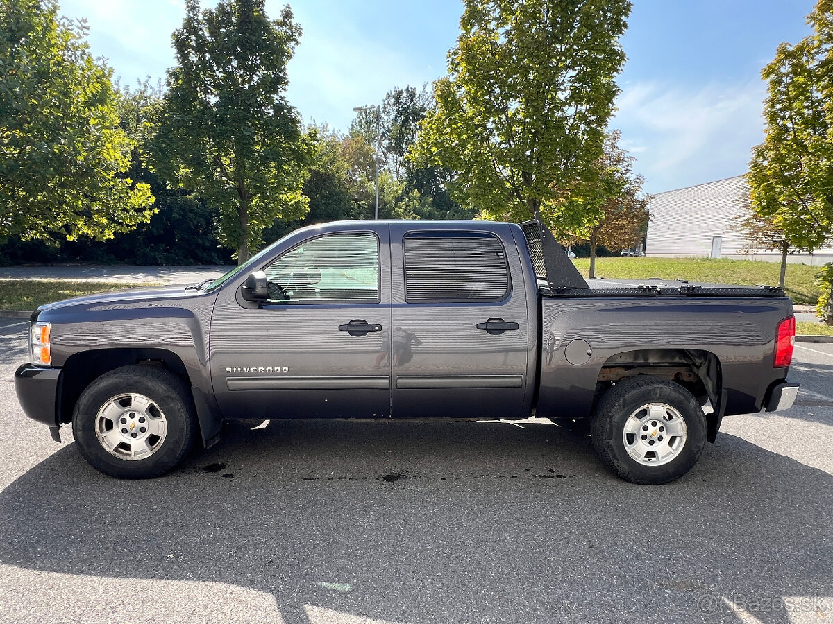 Chevrolet Silverado 5.3 V8, 4x4, LPG, 97 500 km, tažné 3.5t