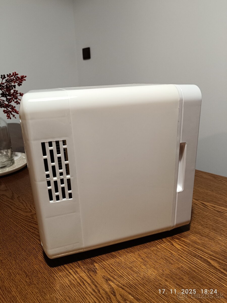 Mini chladnička na kozmetiku - 3