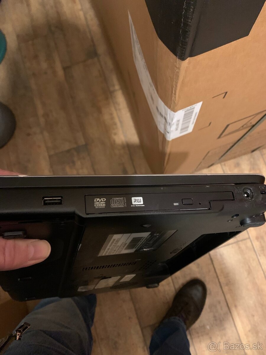 TOSHIBA SATELLITE L300D - 3