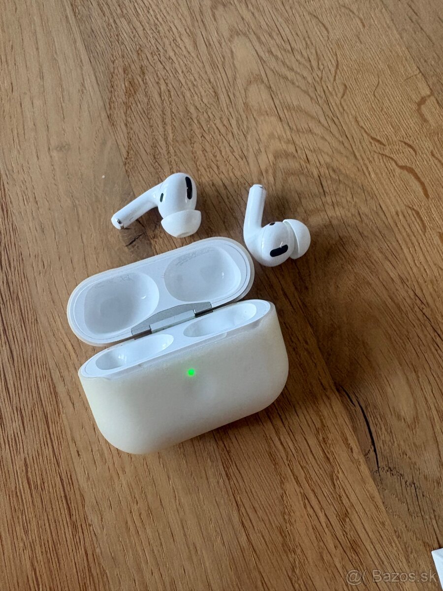 Apple AirPods Pro - 3