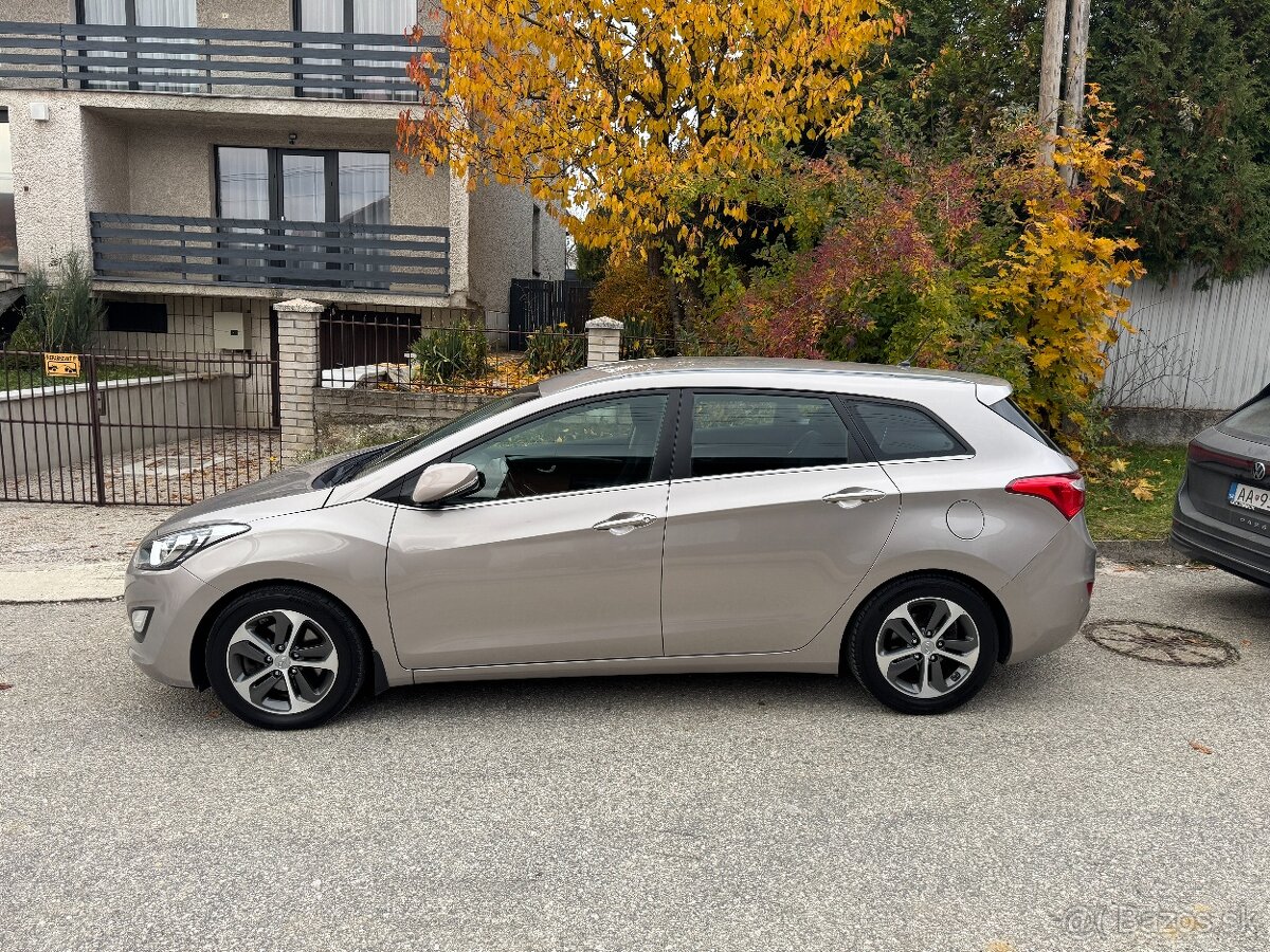 TOP STAV - Hyundai i30 CW 1.6i CRDi VGT GO, IBA 75900 km - 3