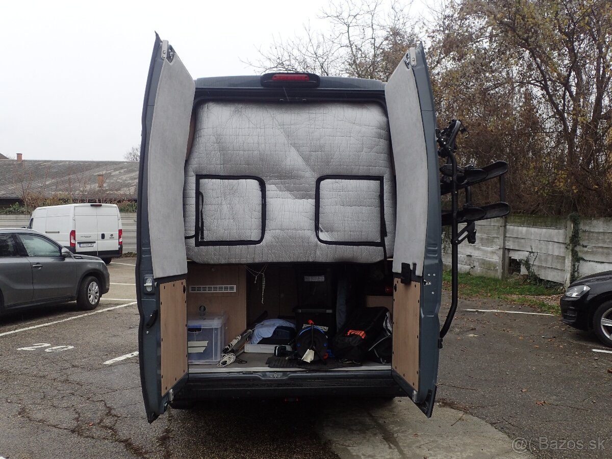 Zánovná vestavba obytné auto karavan L4H3 pre 4 osoby - 3