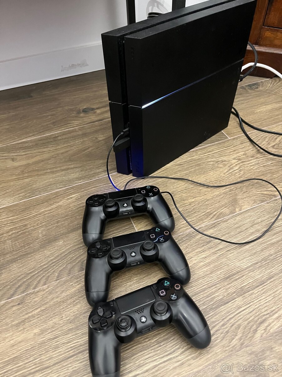 Playstation 4 + 3 ovladace + hry + sluchadla zdarma - 3