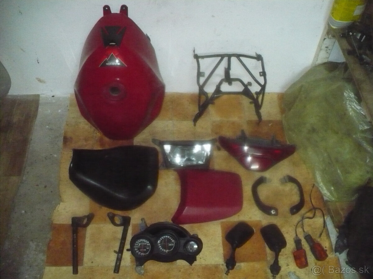 Suzuki RF 600/ 900 rv.94-díly ze tří moto - 3